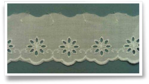 broderie  anglaise 1748 40  ref blanc